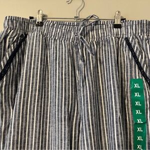 Briggs New York Navy and White Striped Pants